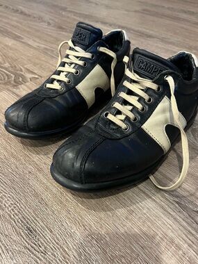 VTG Y2K Camper Pelotas Black & Cream Leather Sneakers 8-8.5/39
Great condition